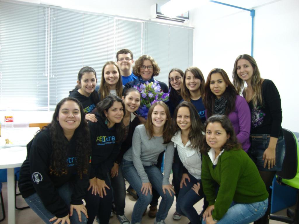 Varios alunos posando para a foto