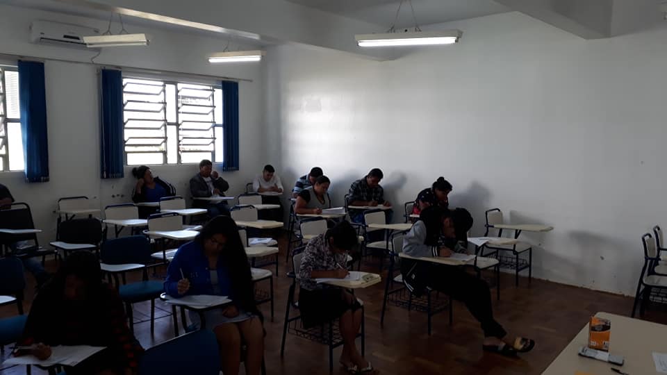 Alunos fazem vestibular Polo Três Passos