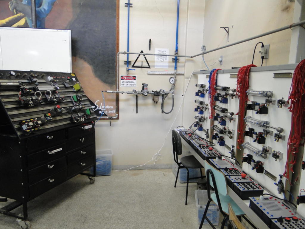 Laboratório de Pneumática