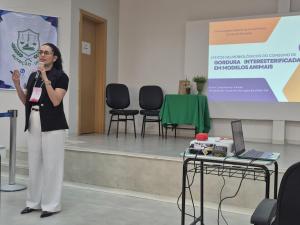 Palestra: Gordura interesterificada em Modelos Animais. Palestrante: Prof. Dra. Lívia Ferraz.