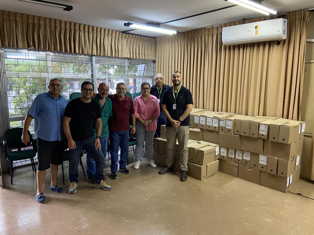 Equipe recebendo arquivos