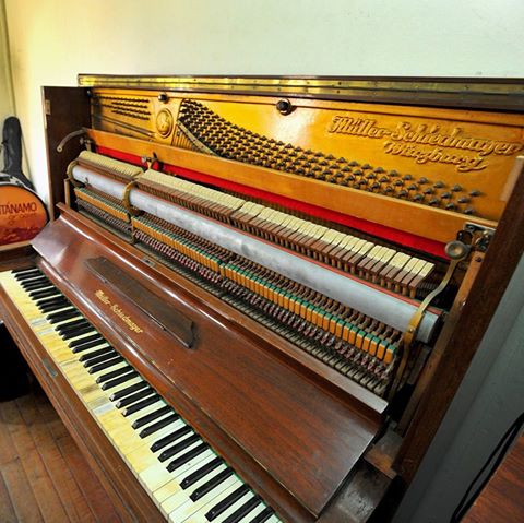 O piano Muller-Schiedmayer que precisa ser restaurado
